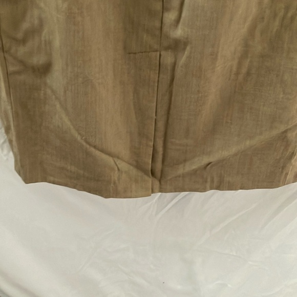 Banana Republic: Tan, Stretch Skirt- back zip with back slit- office staple- 10 - Picture 8 of 9